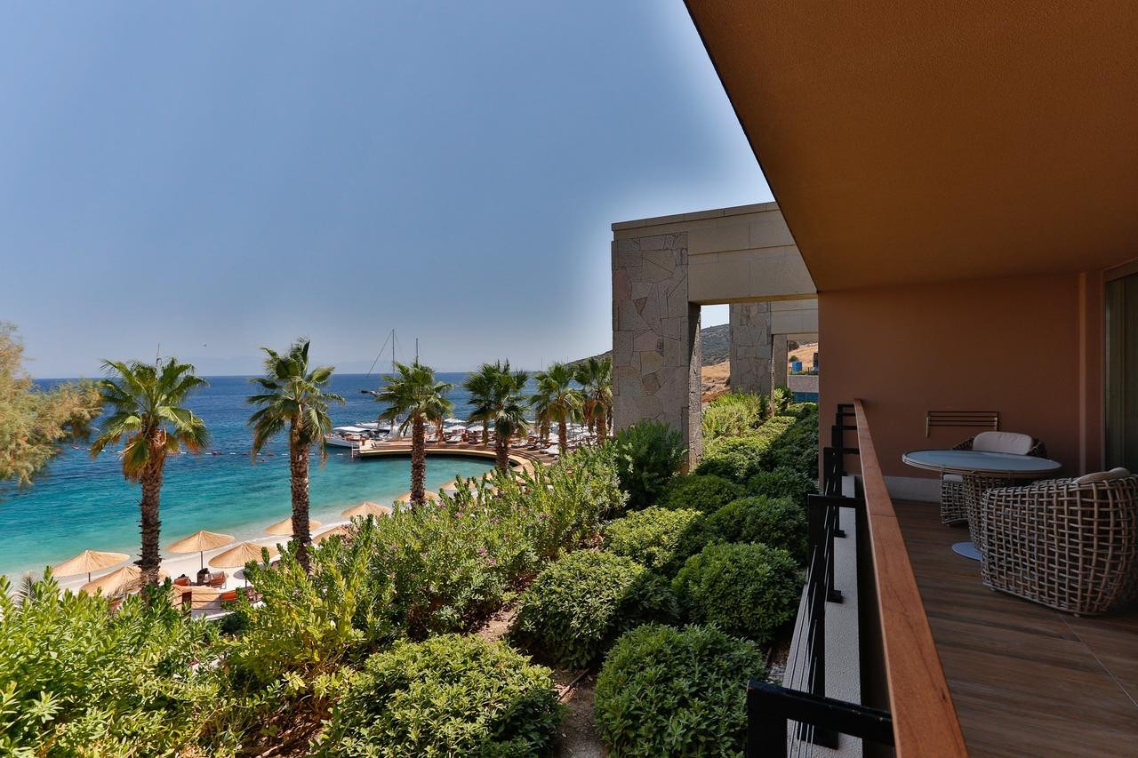 CARESSE A LUXURY COLLECTION RESORT-SPA