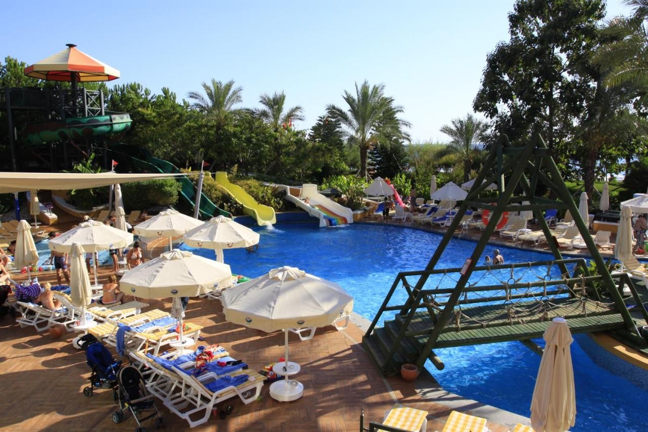 AQI HOTELS PEGASOS ROYAL