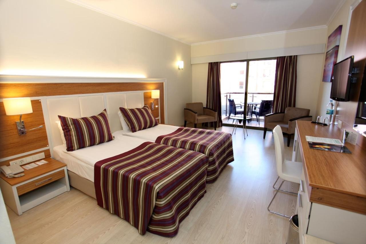 AQI HOTELS PEGASOS ROYAL