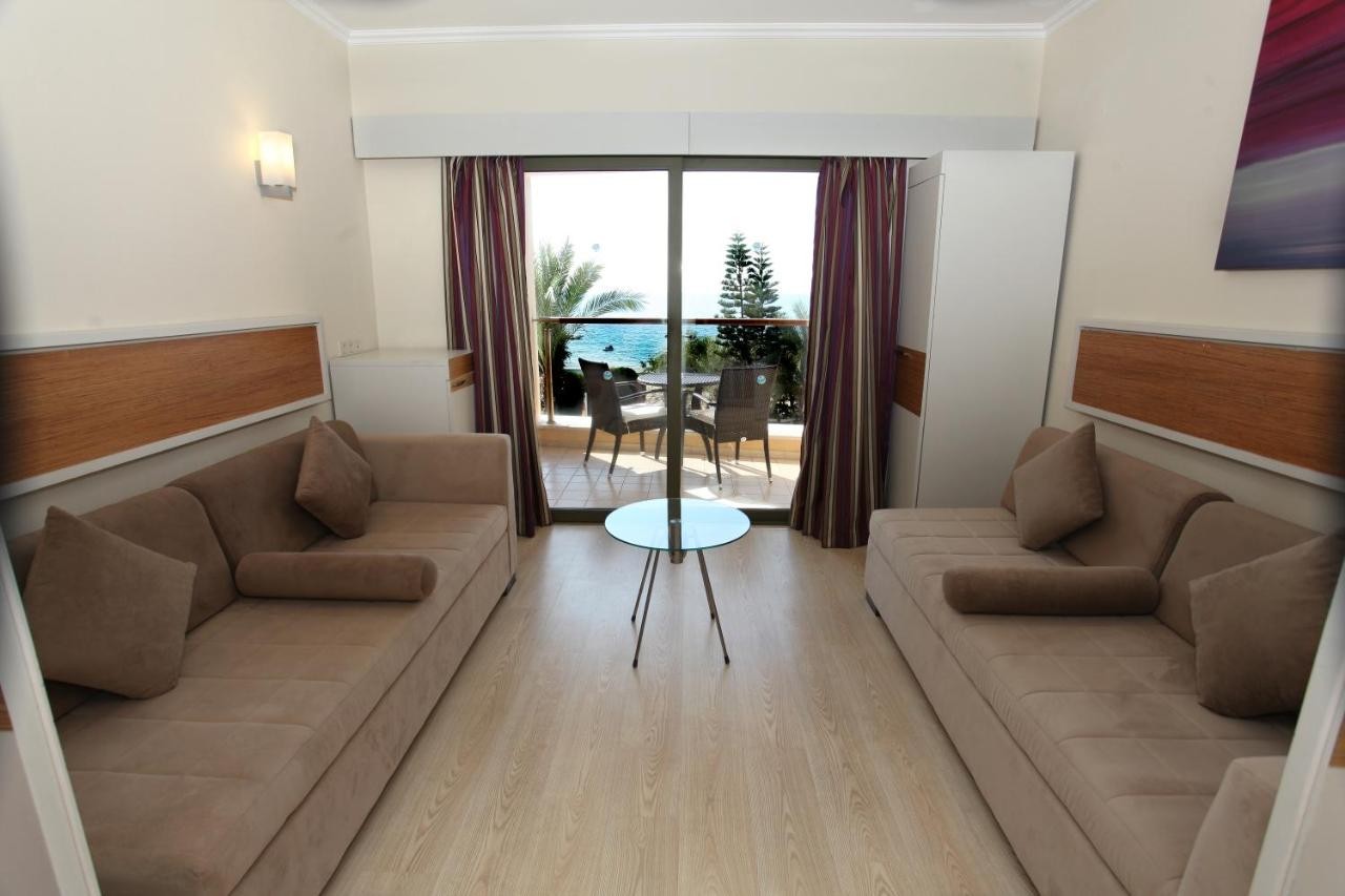 AQI HOTELS PEGASOS ROYAL