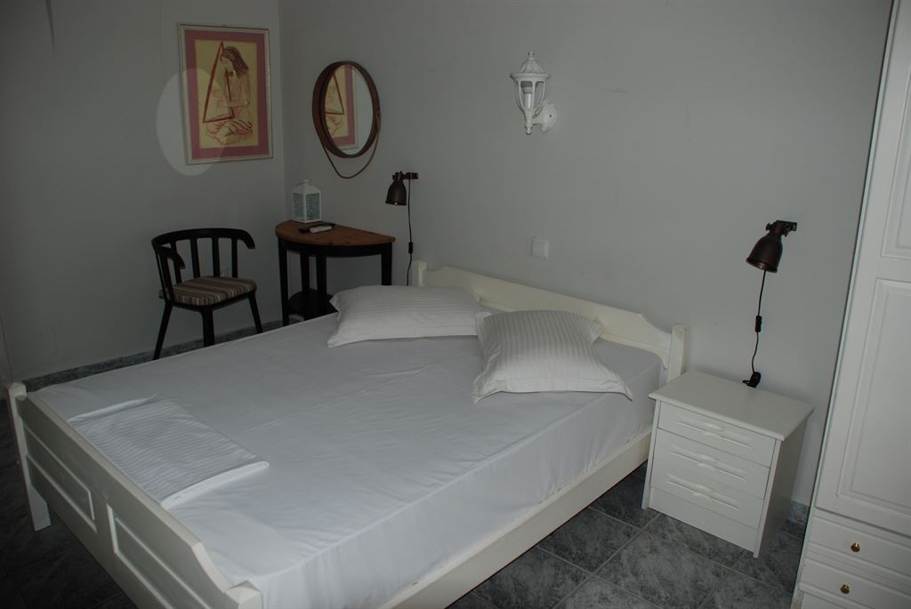 DIAPOROS HOTEL