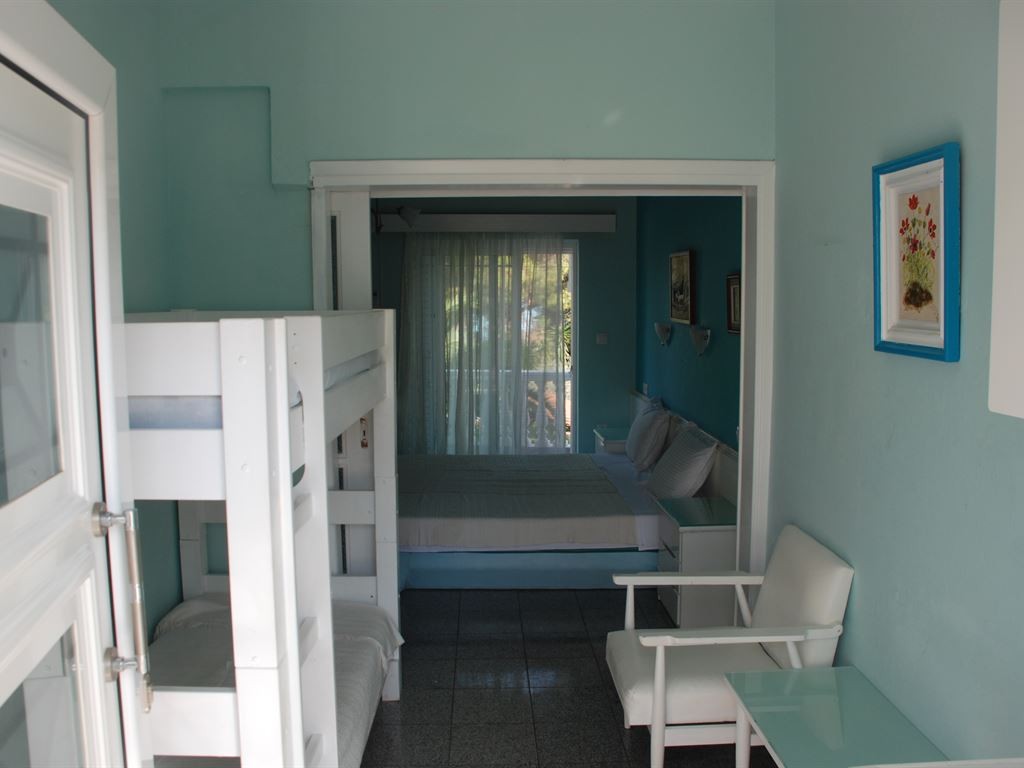 DIAPOROS HOTEL