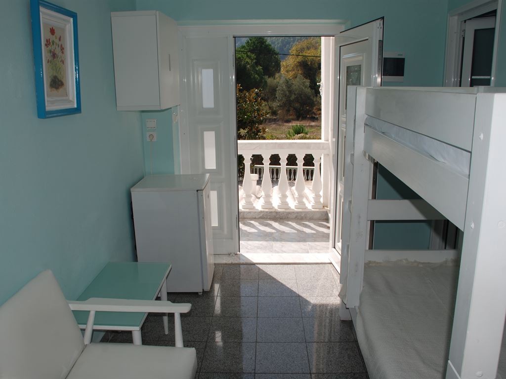 DIAPOROS HOTEL