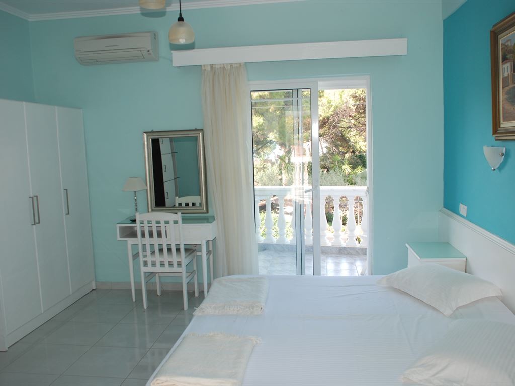 DIAPOROS HOTEL