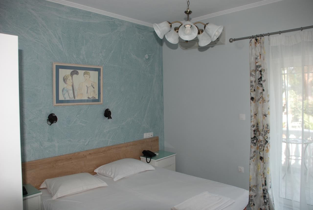 DIAPOROS HOTEL