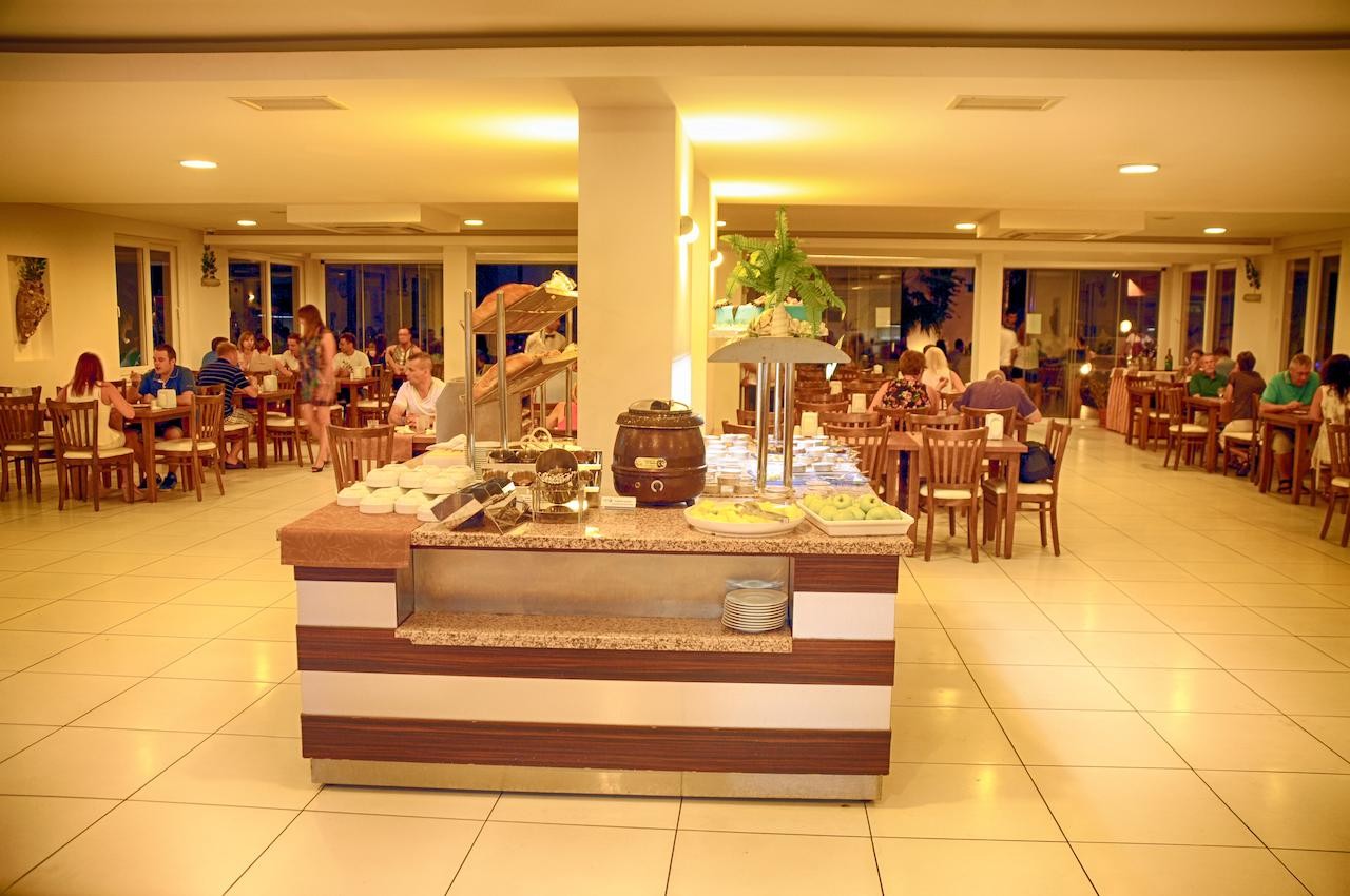 CLUB SHARK HOTEL