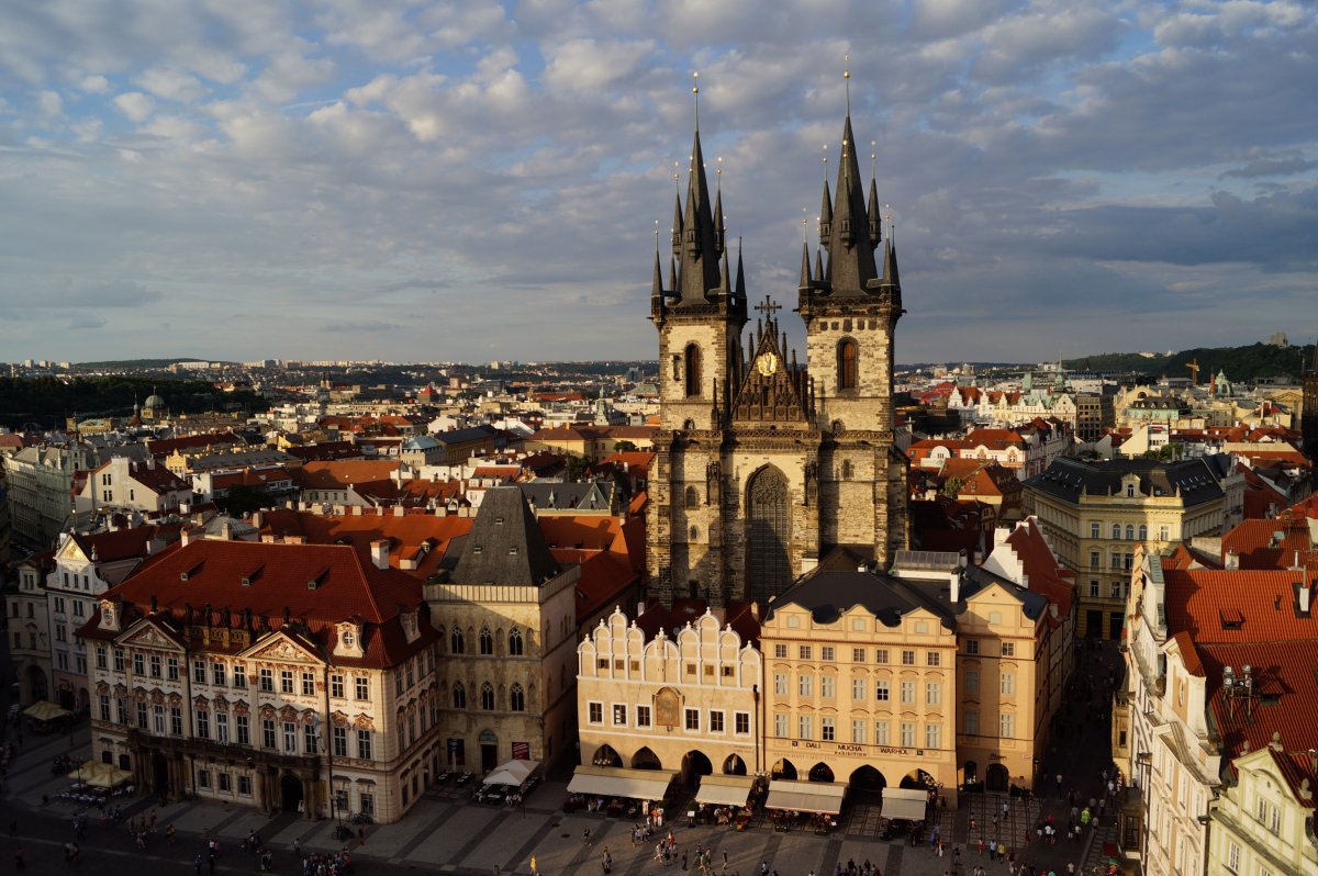 Прага - вълшебна и очарователна, със самолет и обслужване на български език - отпътуване от Варна