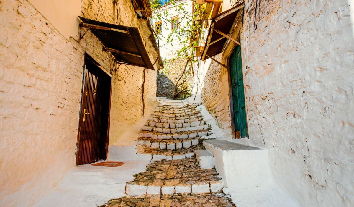 Екскурзия в АЛБАНИЯ - Земята на Скендербег - 3 нощувки, със самолет и обслужване на български език!