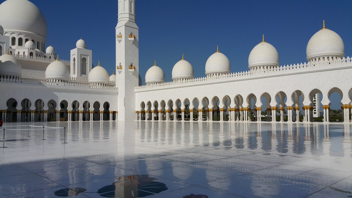 Почивка в Абу Даби и Дубай с 3 нощувки в плажен хотел на Palm Jumeirah - 8 дни!