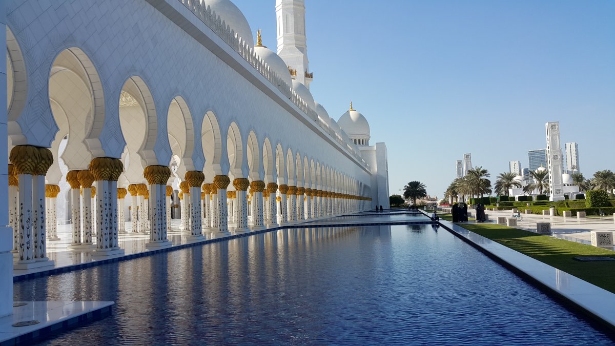 Почивка в Абу Даби и Дубай с 3 нощувки в плажен хотел на Palm Jumeirah - 8 дни!